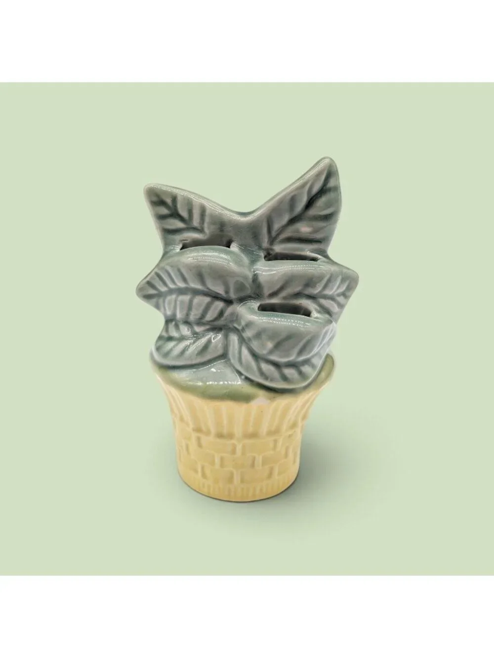 Vintage Shawnee Pottery Leaf Basket Wall Pocket Flower measuring spoon holder